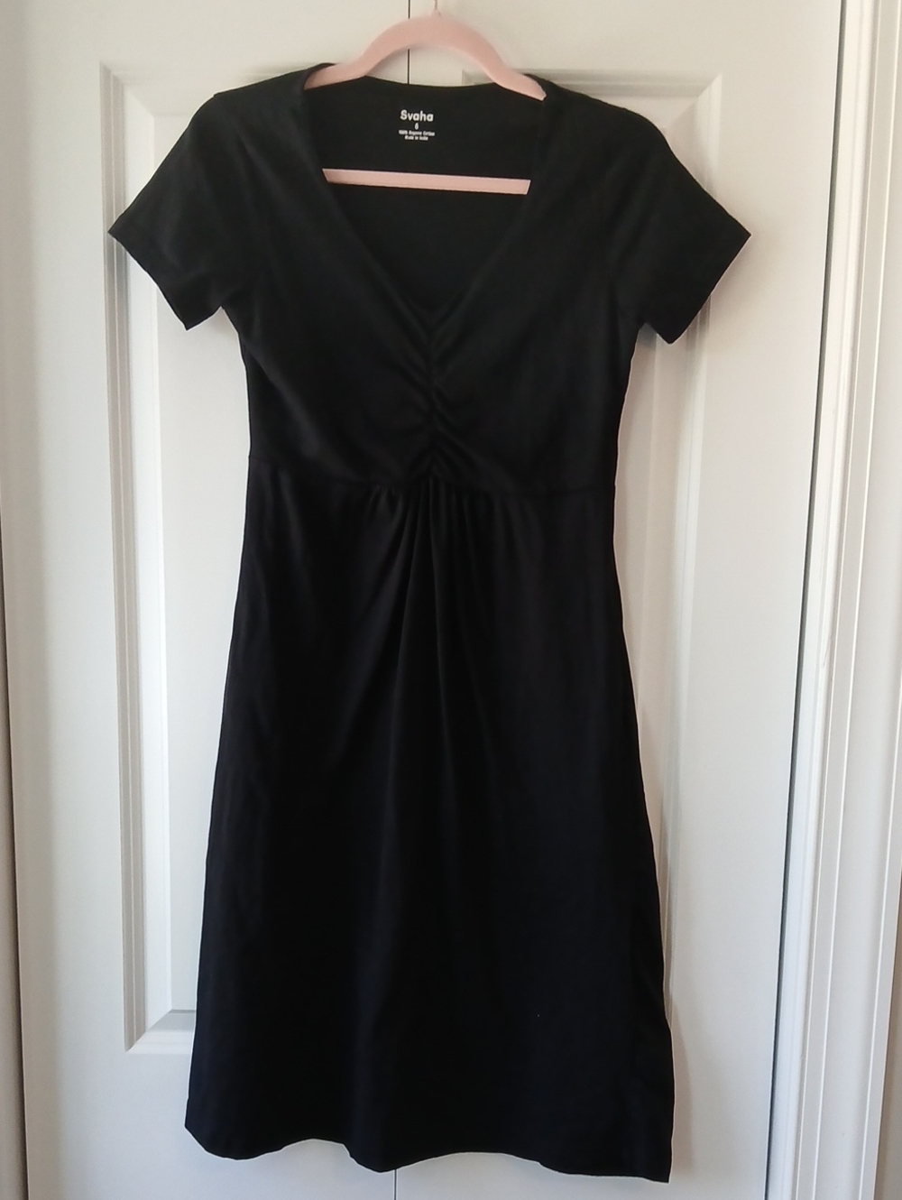 Svaha black short-sleeve organic cotton dress V-neckline, ruched, Pockets Sz 6